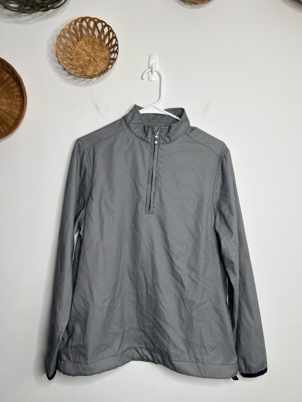 Men's Ashworth Gray & Navy Quarter-Zip Pullover Jacket. Size Medium